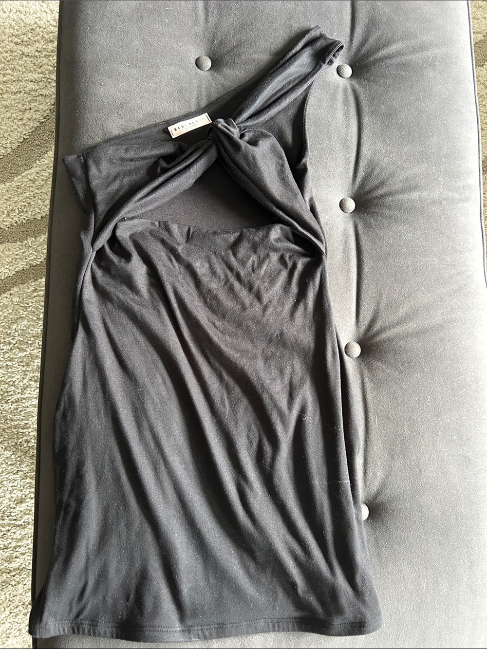 Black One-Shoulder Twist dress